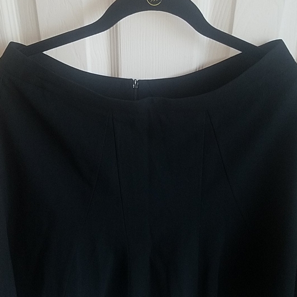 Pleated skirt - Picture 3 of 4